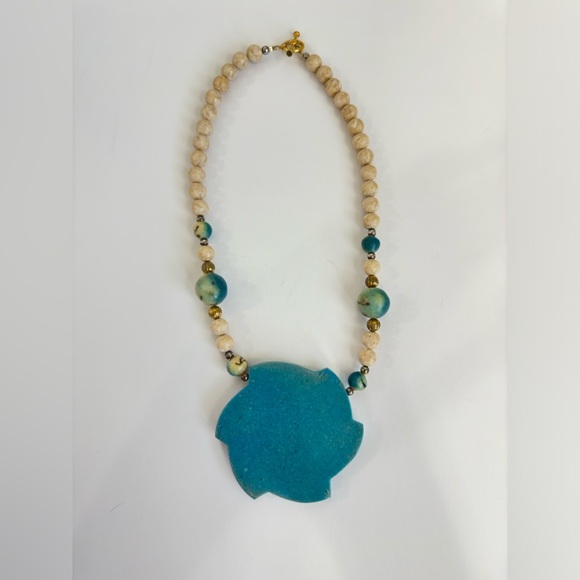 Vintage Flower Necklace - Picture 7 of 7